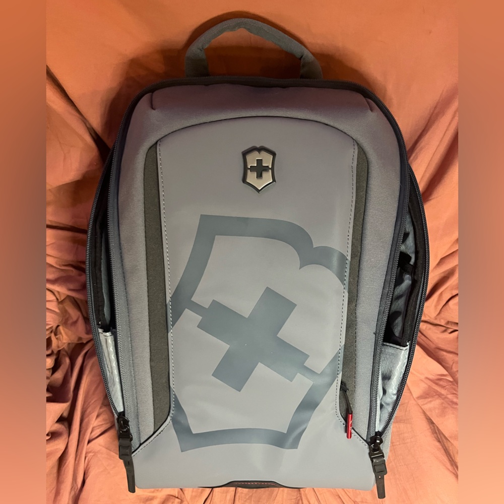 Victorinox city daypack touring 2.0 Gray Backpack nwt